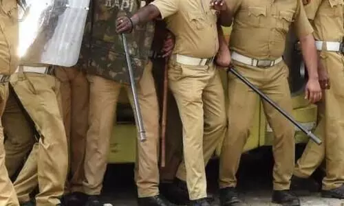 കൂ​ട​ര​ഞ്ഞി​യി​ൽ ഓ​പ​ൺ വോ​ട്ട് ത​ർ​ക്കം: പൊ​ലീ​സ് സം​ഘ​ർ​ഷം ഒ​ഴി​വാ​ക്കി