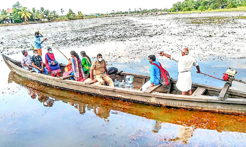 മുണ്ടാറിൽ ഇത്തവണയും പോളിങ് ഉദ്യോഗസ്ഥർ വള്ളത്തിൽ
