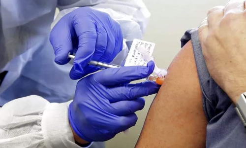 കോവിഡ് വാക്സിന്‍ എടുക്കാം; രണ്ട് മാസത്തേക്ക് മദ്യപിക്കരുതെന്ന് മുന്നറിയിപ്പ്