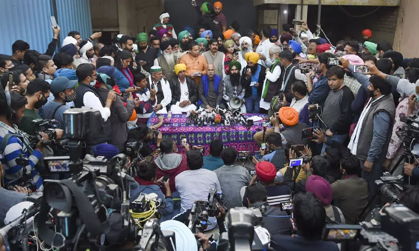 ട്രാക്ടറിൽ നിന്ന് തമ്പുകളിലേക്ക്; സിംഘുവിൽ ദീർഘകാലവാസത്തിന് ഒരുങ്ങി കർഷക പ്രക്ഷോഭകർ ട്രാക്ടറിൽ നിന്ന് തമ്പുകളിലേക്ക്; സിംഘുവിൽ ദീർഘകാലവാസത്തിന് ഒരുങ്ങി കർഷക പ്രക്ഷോഭകർ