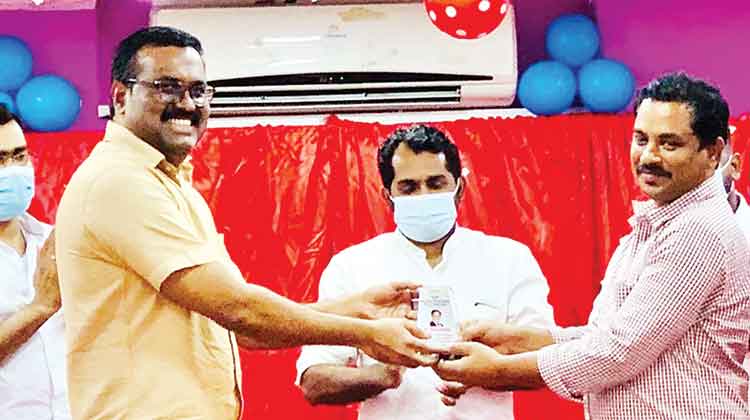 ഐ.വൈ.സി.സി ആദരിച്ചു ഐ.വൈ.സി.സി ആദരിച്ചു