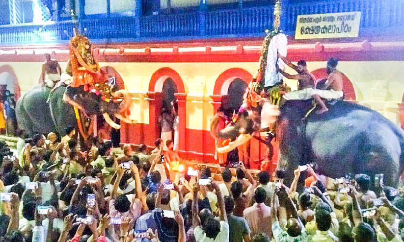 വൈക്കത്തഷ്ടമി; ആറാട്ട് ഭക്തി സാന്ദ്രം വൈക്കത്തഷ്ടമി; ആറാട്ട് ഭക്തി സാന്ദ്രം