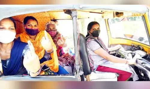 /kerala/pinavoorkudi-tribal-colony-remya-came-with-auto-615538 /kerala/pinavoorkudi-tribal-colony-remya-came-with-auto-615538