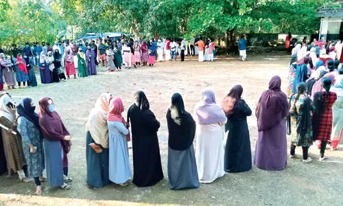 ഗ്യാപിട്ടില്ല മാസ്​കിട്ടു വോട്ടിട്ടു