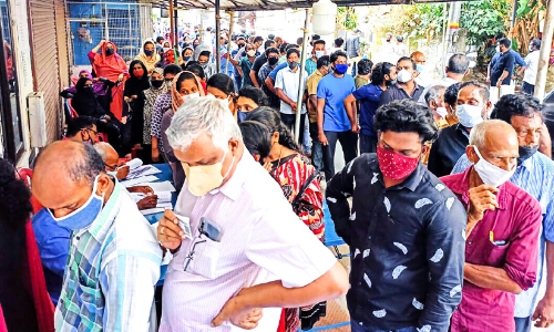 കൊച്ചിയിൽ പോളിങ്​​ കുറഞ്ഞു; കണക്കുകളിൽ പ്രതീക്ഷയർപ്പിച്ച്​ മുന്നണികൾ