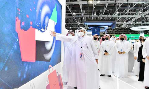 ടൂ​റി​സ്​​റ്റ്​ വി​സ​യി​ൽ ദു​ബൈ​യി​ൽ എ​ത്തു​ന്ന​വ​ർ​ക്ക്​ ഇ​നി ഡി​സ്​​കൗ​ണ്ട്​ കാ​ർ​ഡു​ക​ളും