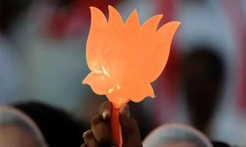 ബി.ജെ.പിയുടെ തെരഞ്ഞെടുപ്പ് ചിഹ്നം റദ്ദ് ചെയ്യണം, ദേശീയ പുഷ്പത്തെ ലോഗോയായി ഉപയോഗിക്കരുതെന്ന് ഹരജി