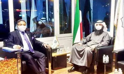 അം​ബാ​സ​ഡ​ർ കെ.​എ​സ്.​ഇ ചെ​യ​ർ​മാ​നു​മാ​യി കൂ​ടി​ക്കാ​ഴ്​​ച ന​ട​ത്തി