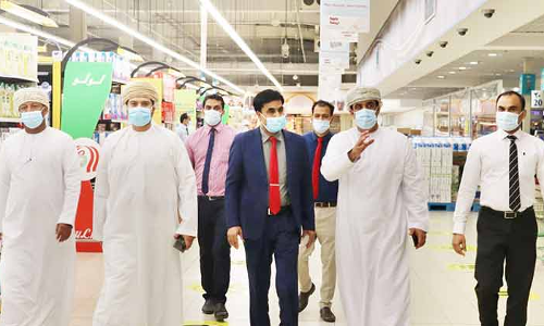 സ്വ​ദേ​ശി ഉ​ൽ​പ​ന്ന​ങ്ങ​ളു​ടെ പ്ര​ദ​ർ​ശ​നം സ​ന്ദ​ർ​ശി​ച്ചു