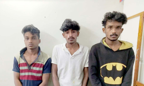 വാഹനപരിശോധന വെട്ടിച്ചുക​ടന്ന കൗമാരക്കാർ കഞ്ചാവുമായി ഓടിക്കയറിയത് പൊലീസ്​ സ്​റ്റേഷനിൽ