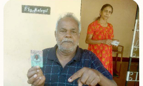 72ാം വയസ്സിൽ കേരളത്തിലെ ആദ്യവോട്ട് ചെയ്ത് മത്തായി വർഗീസ്