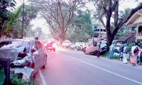 അമിതവേഗത്തിലെത്തിയ കാര്‍ രണ്ട് വാഹനങ്ങളുമായി കൂട്ടിയിടിച്ച് അപകടം