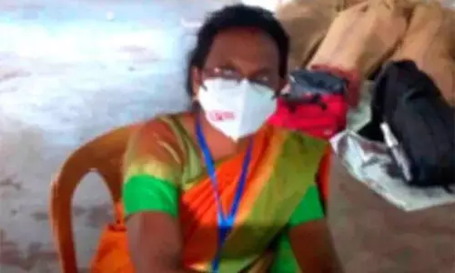 പാർട്ടി ചിഹ്നമുള്ള മാസ്​ക് ധരിച്ച ഉദ്യോഗസ്ഥക്ക്​ സസ്​പെൻഷൻ