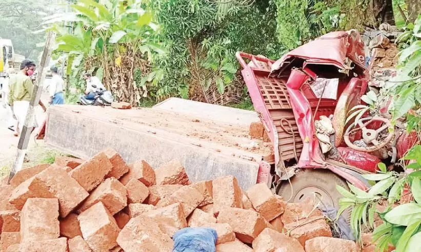 mini-lorry that went out of control on the national highway smashed into a house wall mini-lorry that went out of control on the national highway smashed into a house wall