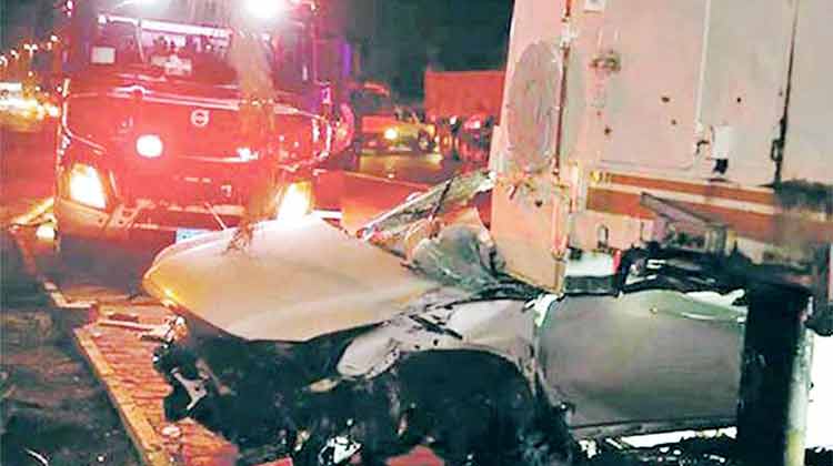 വാഹനാപകടം: രണ്ടുപേർ മരിച്ചു വാഹനാപകടം: രണ്ടുപേർ മരിച്ചു