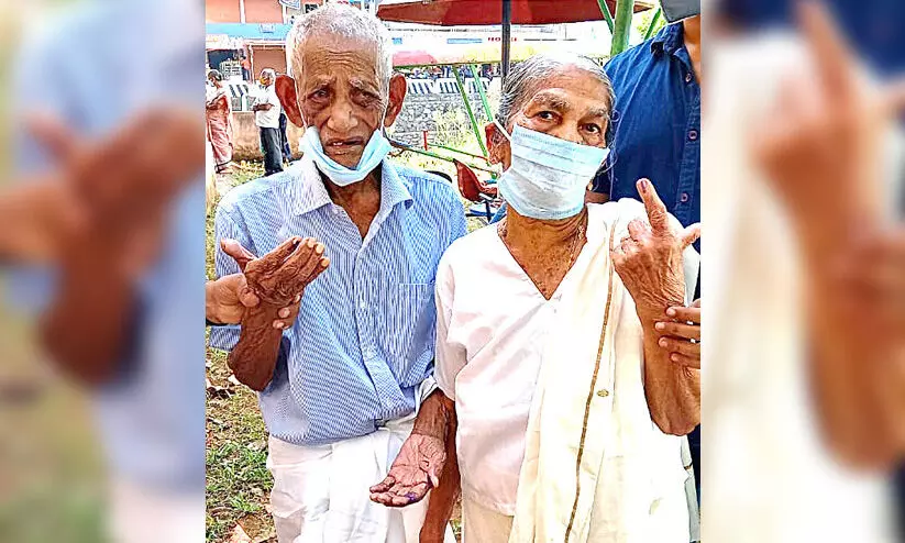 90ലും അവർ കൈപിടിച്ചെത്തി വോട്ടുചെയ്തു 90ലും അവർ കൈപിടിച്ചെത്തി വോട്ടുചെയ്തു