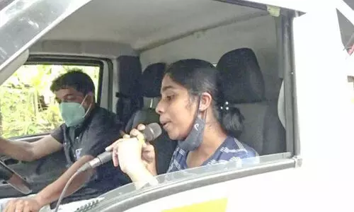 അമ്മക്ക് വേണ്ടി മകളുടെ മൈക്ക് അനൗൺസ്മെൻറ്