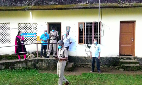 കു​ട്ട​മ്പു​ഴയിൽ വോട്ട്​ ബഹിഷ്​കരിച്ച്​ ആദിവാസികൾ; വോട്ട്​ ചെയ്​തത്​ 105ൽ ഏഴ​ുപേർ