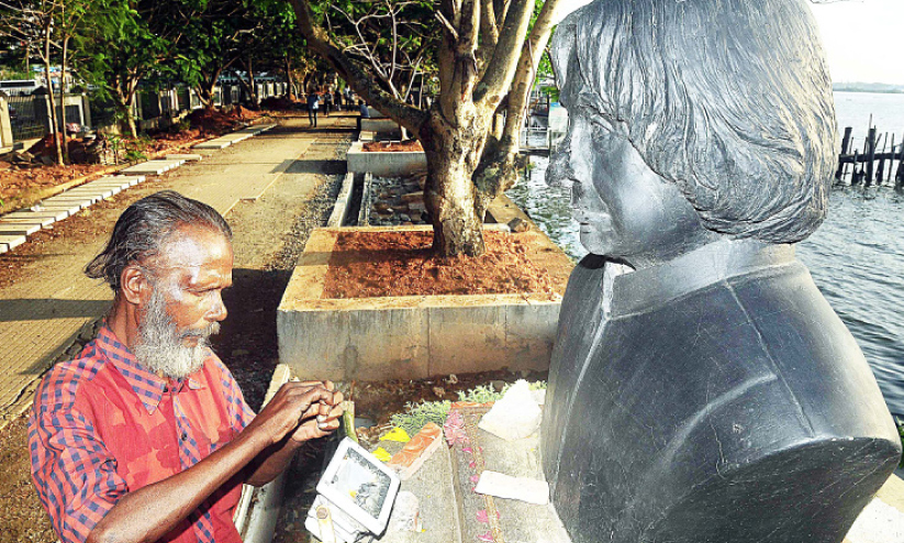 ഇവിടെയുണ്ട്, കലാമിന് നിത്യപുഷ്പാർച്ചനയുമായി ഒരാൾ