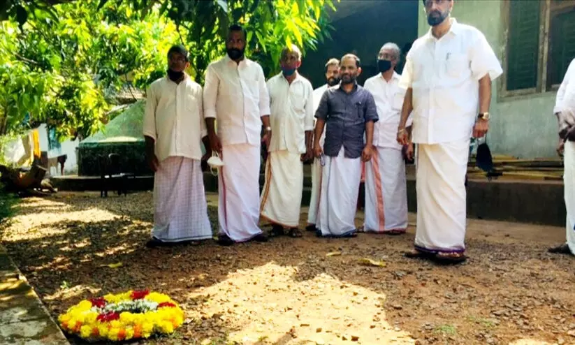 കണ്ണൂരിൽ യു.ഡി.എഫ്​ സ്ഥാനാർഥിയുടെ വീട്ടുമുറ്റത്ത് റീത്ത്