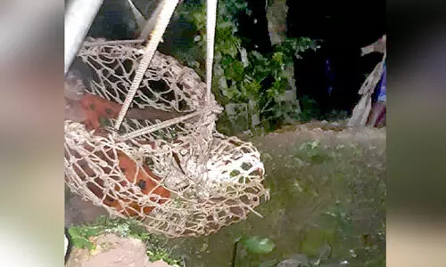 കിണറ്റിലകപ്പെട്ട വീട്ടമ്മയെ അഗ്നിശമനസേന രക്ഷിച്ചു കിണറ്റിലകപ്പെട്ട വീട്ടമ്മയെ അഗ്നിശമനസേന രക്ഷിച്ചു