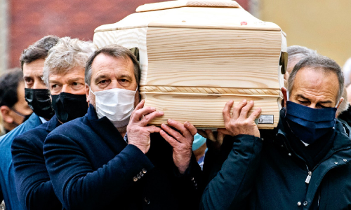 റോ​സാ​പ്പൂ​വ്​ പോ​ലെ റോ​സി...