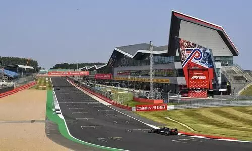 അപൂർവ്വ നേട്ടവുമായി ലൂയിസ്​ ഹാമിൾട്ടൻ; സിൽവർസ്​റ്റോൺ സർക്യൂട്ടിന്​ ഇനി ചാംപ്യൻ ഡ്രൈവറുടെ പേര്​