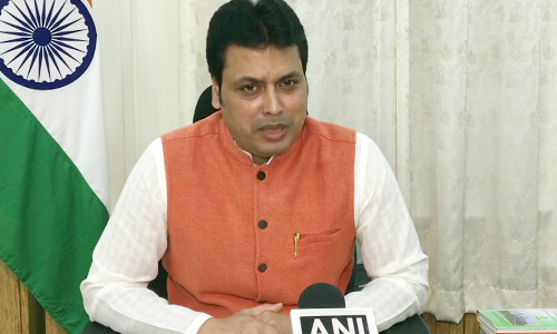 കമ്യൂണിസ്റ്റുകാരുടെ കെണിയിൽ വീഴരുത്​, നിങ്ങളെ അവരുടെ കേഡറുകളാക്കി മാറ്റും;​ കർഷകരോട്​ ബിപ്ലബ്​​ കുമാർ ദേബ്​