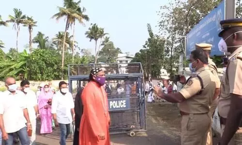 യാക്കോബായ വിശ്വാസികളുടെ പ്രതിഷേധം ഇരമ്പി