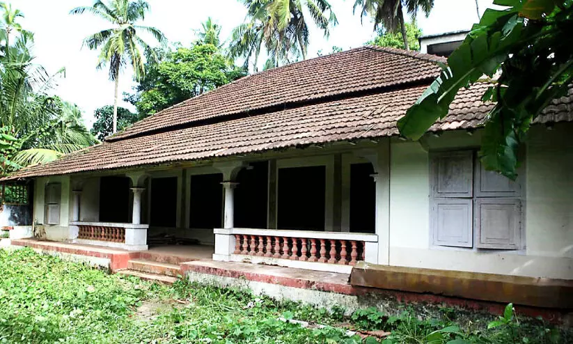 അമേത്ത് വീടിെൻറ ചായ്പുമുറിയിൽനിന്ന് എഴുത്തിെൻറ പെരുമയിലേക്ക് അമേത്ത് വീടിെൻറ ചായ്പുമുറിയിൽനിന്ന് എഴുത്തിെൻറ പെരുമയിലേക്ക്