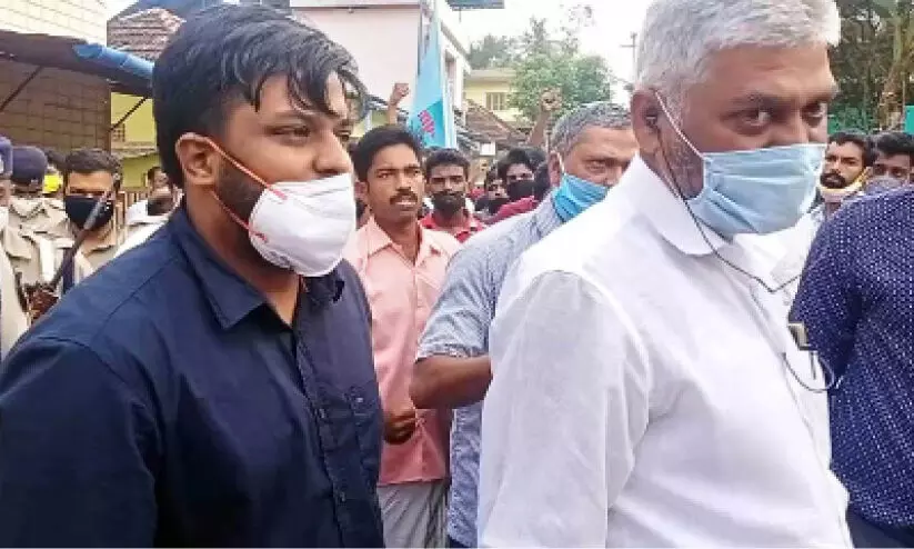 കാമ്പസ് ഫ്രണ്ട് ദേശീയ നേതാവിനെ ഇ.ഡി കസ്റ്റഡിയിലെടുത്തു കാമ്പസ് ഫ്രണ്ട് ദേശീയ നേതാവിനെ ഇ.ഡി കസ്റ്റഡിയിലെടുത്തു