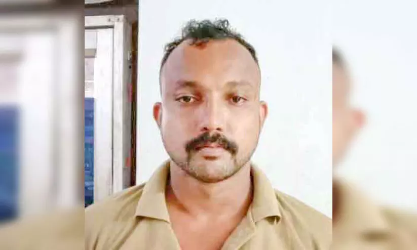 കാർ യാത്രികരെ ആക്രമിച്ച്പണംകവർന്ന അഞ്ചംഗ സംഘത്തിലെ പ്രധാനപ്രതി പിടിയിൽ കാർ യാത്രികരെ ആക്രമിച്ച്പണംകവർന്ന അഞ്ചംഗ സംഘത്തിലെ പ്രധാനപ്രതി പിടിയിൽ