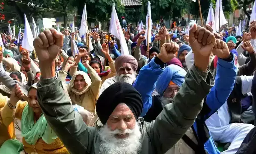 ഒരാൾ മടങ്ങുമ്പോൾ ഞങ്ങൾ പത്തുപേർ തിരികെയെത്തും; വിജയം കാണാതെ അവസാനമില്ല ഒരാൾ മടങ്ങുമ്പോൾ ഞങ്ങൾ പത്തുപേർ തിരികെയെത്തും; വിജയം കാണാതെ അവസാനമില്ല