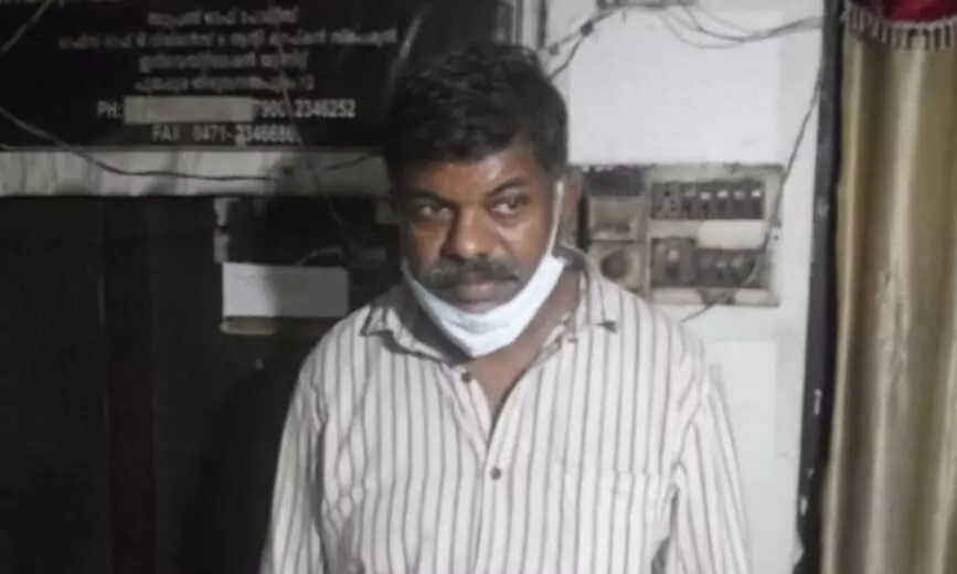 തമിഴ്നാട്ടിൽ നിന്ന് കടത്തുന്നതിനിടെ 20 ലക്ഷം രൂപ പിടികൂടി തമിഴ്നാട്ടിൽ നിന്ന് കടത്തുന്നതിനിടെ 20 ലക്ഷം രൂപ പിടികൂടി