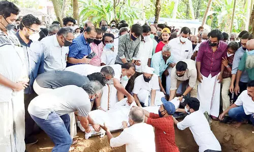 ദേശപ്പെരുമയുടെ കഥാകാരന് തൃക്കോട്ടൂരി​ൽ അന്ത്യ വിശ്രമം