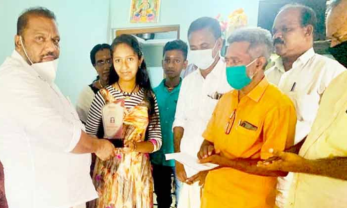 വി​ദ്യാ​ഭ്യാ​സ മേ​ന്മ പു​ര​സ്കാ​രം കൊ​ല്ലം ആ​ദി​ച്ച​ന​ല്ലൂ​രി​ൽ കൈ​മാ​റി