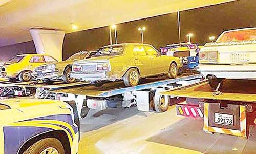 റോ​​ഡി​​ൽ അ​​ഭ്യാ​​സം: നി​​ര​​വ​​ധി കാ​​റു​​ക​​ൾ പി​​ടി​​കൂ​​ടി