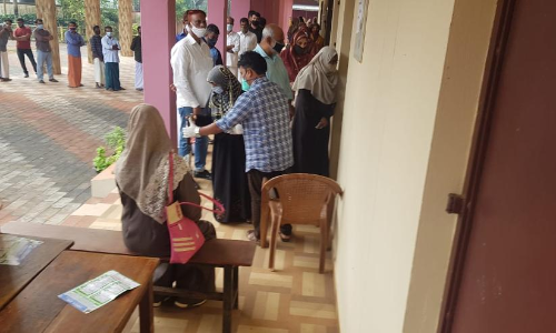 പൊറ്റശേരിയിൽ വോട്ടിങ്​ യ​ന്ത്രം തകരാറിലായി