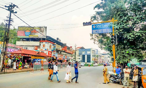 മിഴിതുറക്കാത്ത   സിഗ്​നല്‍ ലൈറ്റുകള്‍: കെ.എസ്.ആര്‍.ടി.സി, ഏഴംകുളം കവലകളില്‍ അപകടം അരികെ