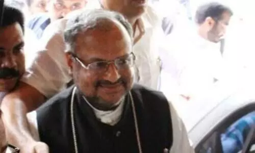 ഫ്രാങ്കോ മുളക്കലിന്‍റെ ചിത്രം ഉൾപ്പെടുത്തി കലണ്ടർ; കലണ്ടർ കത്തിച്ച് വിശ്വാസികൾ