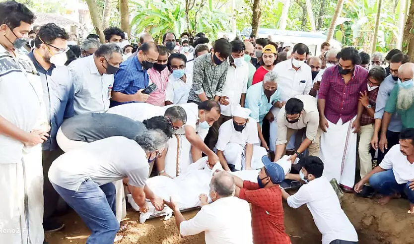 ദേശപ്പെരുമയുടെ കഥാകാരന് തൃക്കോട്ടൂരി​ൽ അന്ത്യ വിശ്രമം