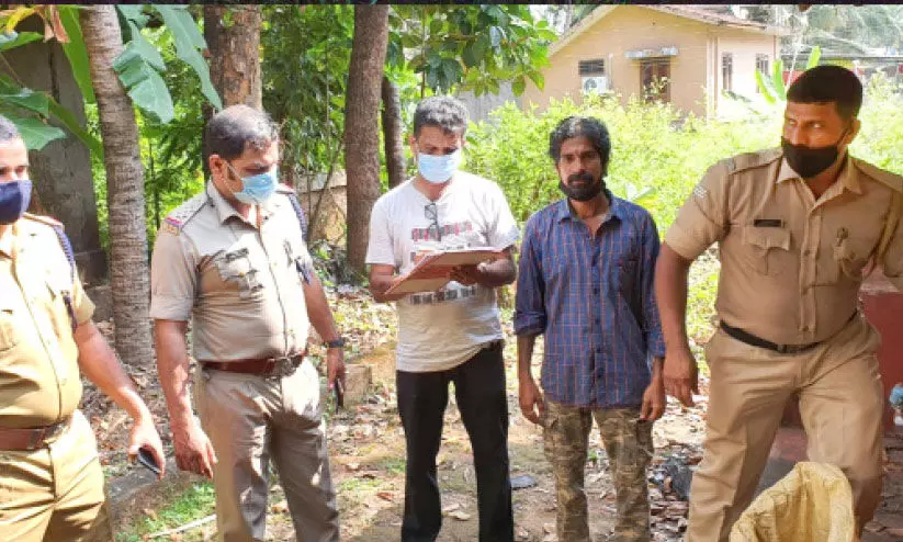 55 കുപ്പി ഗോവൻ മദ്യവുമായി യുവാവ് അറസ്റ്റിൽ 55 കുപ്പി ഗോവൻ മദ്യവുമായി യുവാവ് അറസ്റ്റിൽ