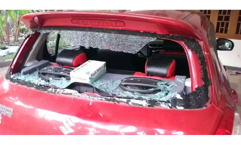 കോ​ൺ​ഗ്ര​സ്​ നേ​താ​വി​െൻറ വീ​ടി​നു​നേ​രെ ആ​ക്ര​മ​ണം