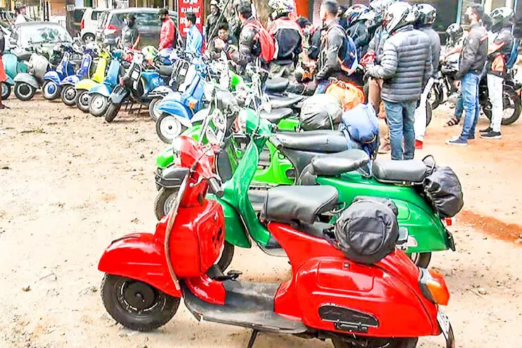 മൂന്നാറിെൻറ മലയിടുക്കുകളിൽ വീണ്ടും ടൂ സ്ട്രോക്ക് ക്ലാസിക് സ്കൂട്ടറുകളുടെ മുരൾച്ച മൂന്നാറിെൻറ മലയിടുക്കുകളിൽ വീണ്ടും ടൂ സ്ട്രോക്ക് ക്ലാസിക് സ്കൂട്ടറുകളുടെ മുരൾച്ച