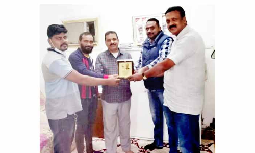 യാ​ത്ര​യ​യ​പ്പ് ന​ൽ​കി