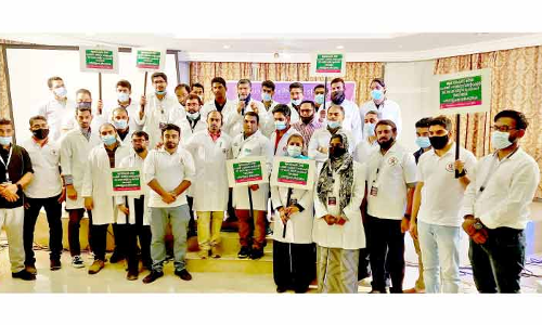 ഫാ​ർ​മ​സി​സ്​​റ്റു​ക​ളെ ഒ​ഴി​വാ​ക്കി​യ​തി​ൽ പ്ര​തി​ഷേ​ധി​ച്ചു