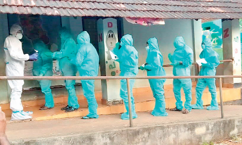 കോ​വി​ഡ്: വോ​ട്ട​വ​കാ​ശം വി​നി​യോ​ഗി​ക്കാ​ൻ   ഒ​രു​ക്കി​യ സം​വി​ധാ​നം വി​ജ​യ​ക​രം