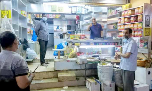 മത്ര സൂഖിലെ പഴക്കമേറിയ സ്ഥാപനത്തിനുകൂടി പൂട്ടുവീണു