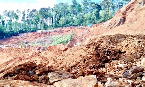 ക​ട​ച്ചി​ക്കു​ന്ന് ക്വാ​റി പ്ര​വ​ര്‍ത്ത​നം നി​ര്‍ത്താ​ൻ ഉ​ത്ത​ര​വ്