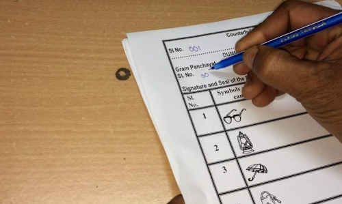 ത​പാ​ല്‍ വോ​ട്ടു​ക​ള്‍ കൈ​മാ​റാൻ പ്ര​ത്യേ​ക സം​വി​ധാ​നം